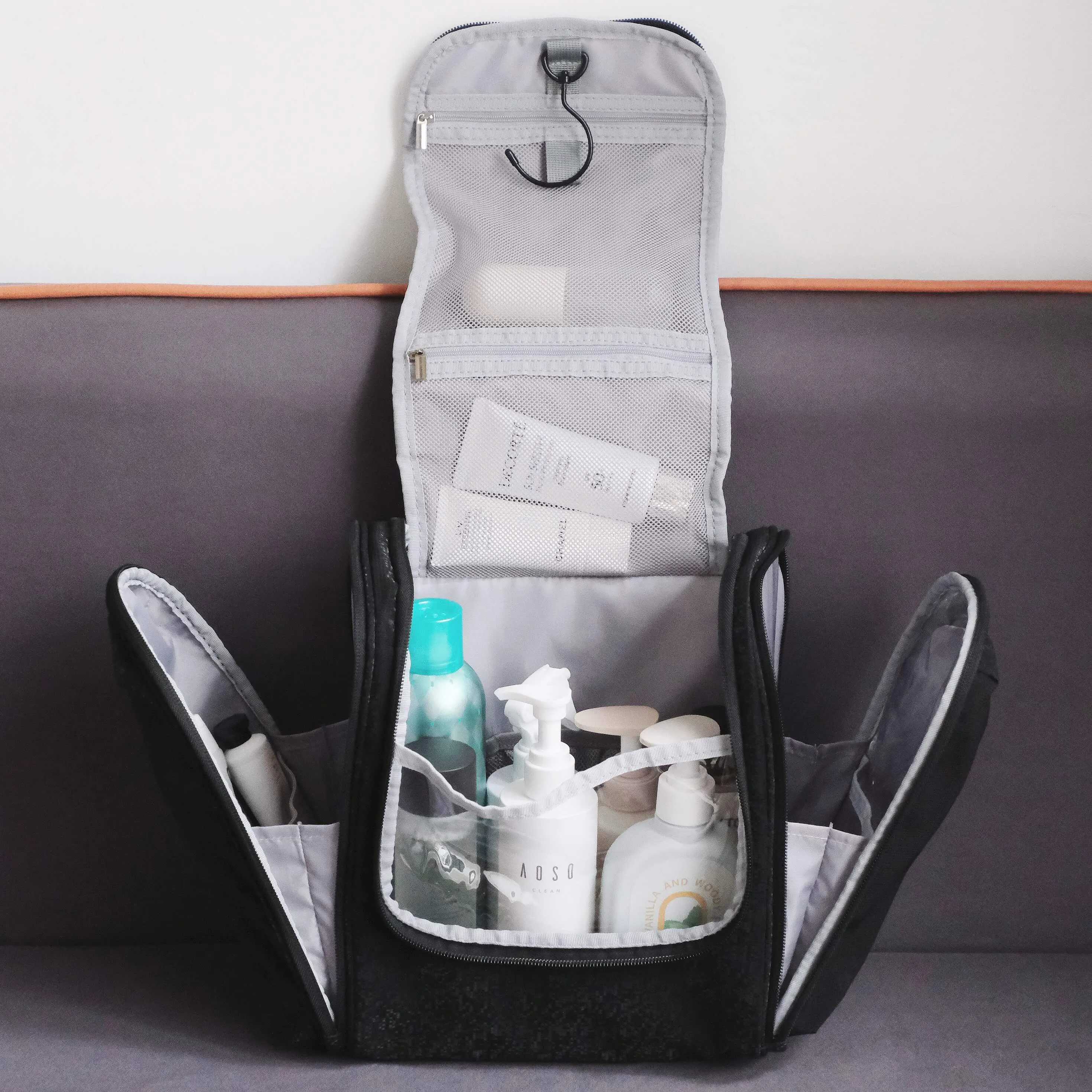 Atlas Hanging Toiletry Bag
