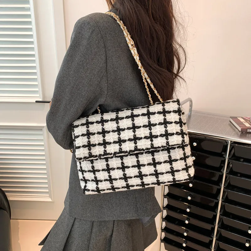 Autumn Chic: Fashion Check Pattern Shoulder Bag for Women