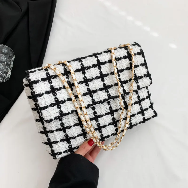 Autumn Chic: Fashion Check Pattern Shoulder Bag for Women