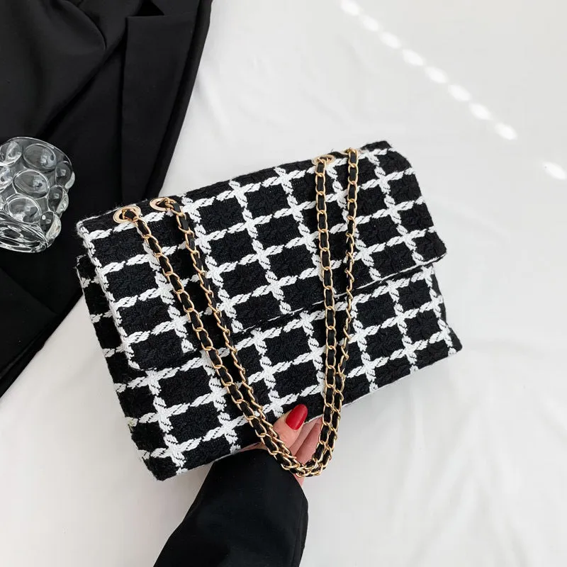 Autumn Chic: Fashion Check Pattern Shoulder Bag for Women