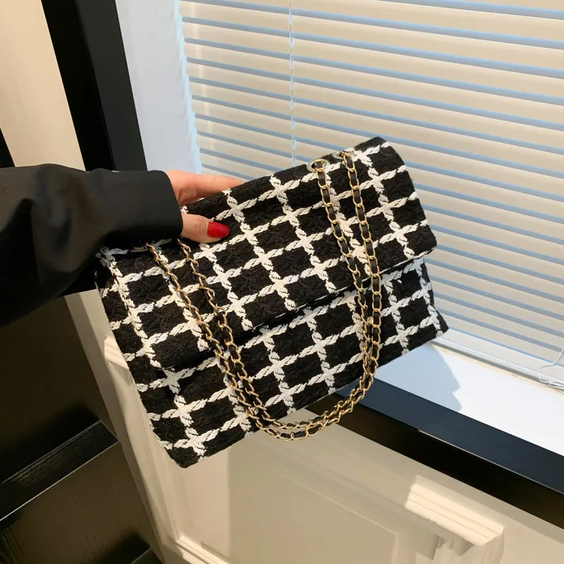 Autumn Chic: Fashion Check Pattern Shoulder Bag for Women