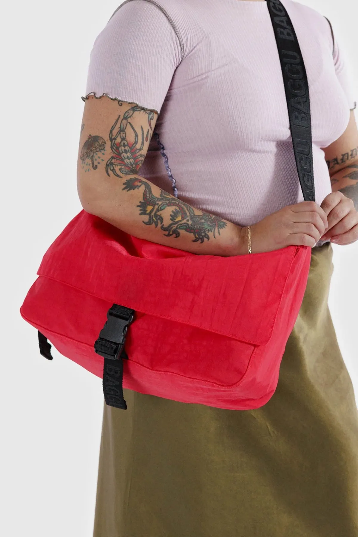 BAGGU Nylon Messenger Bag Candy Apple