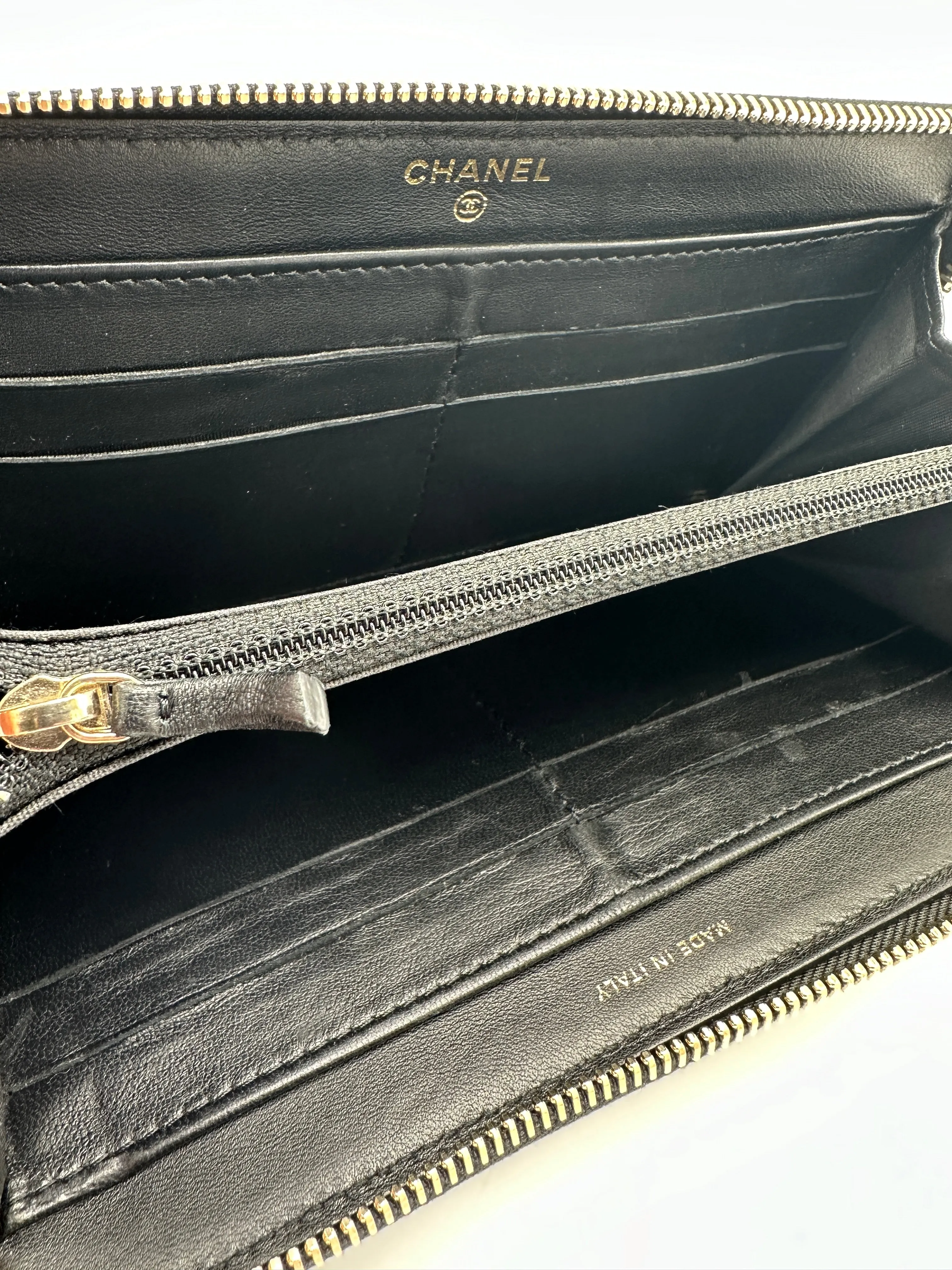 Black Lambskin Gold Border Camelia Flower Zippy Wallet