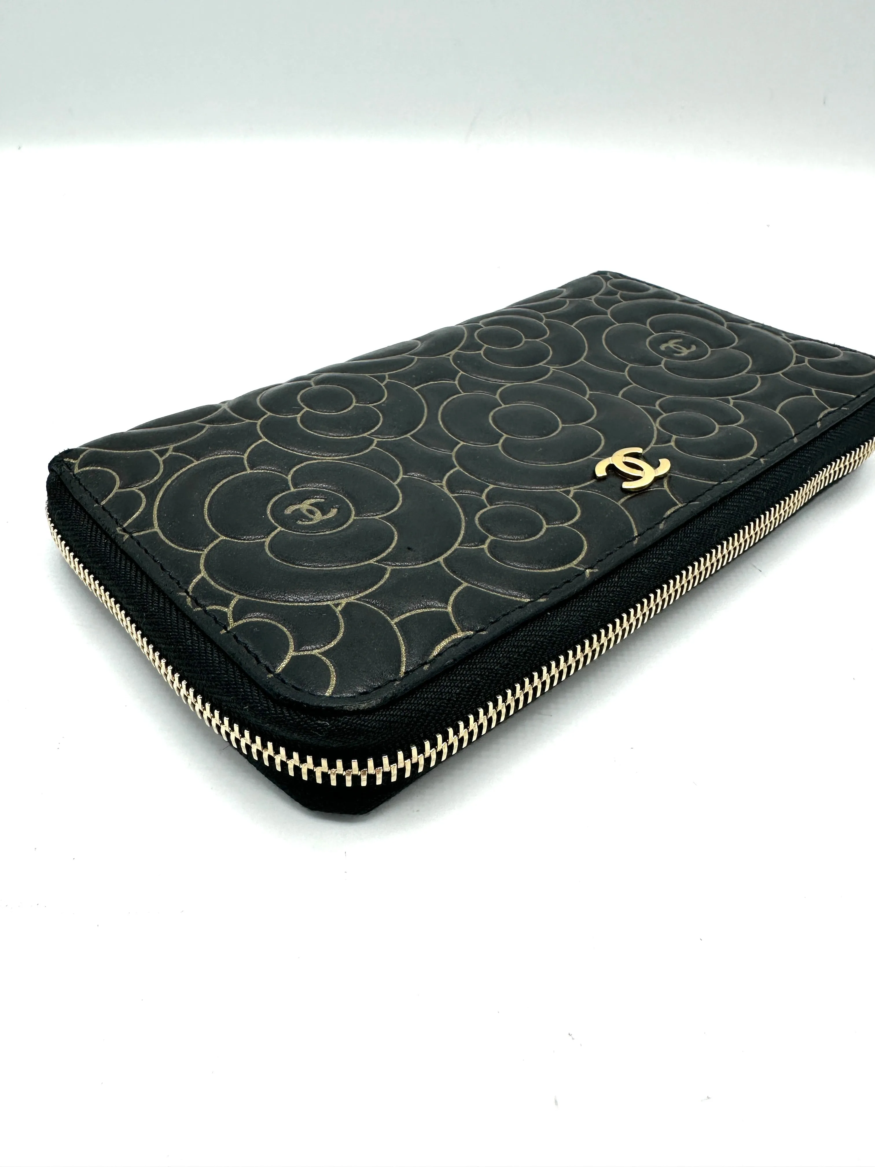 Black Lambskin Gold Border Camelia Flower Zippy Wallet