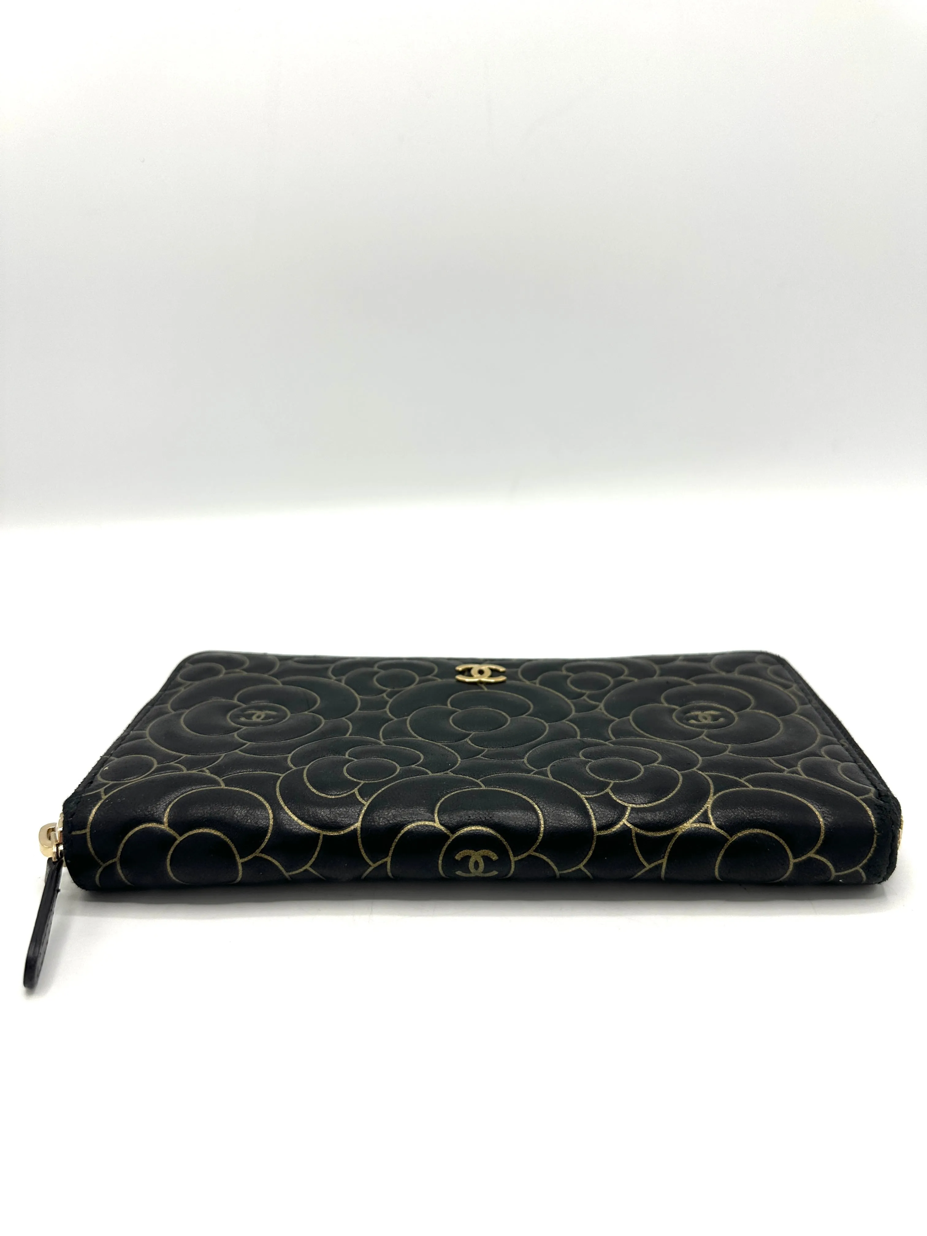 Black Lambskin Gold Border Camelia Flower Zippy Wallet