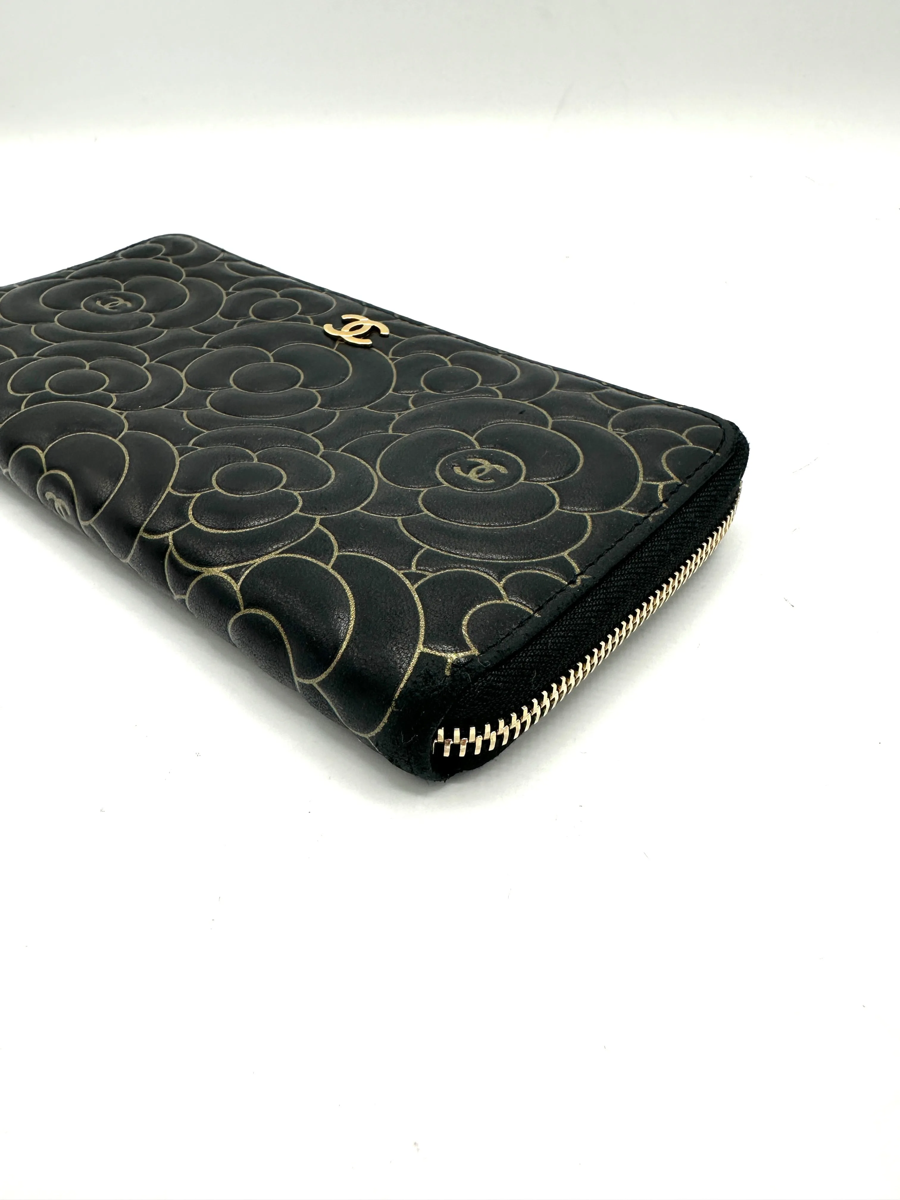 Black Lambskin Gold Border Camelia Flower Zippy Wallet