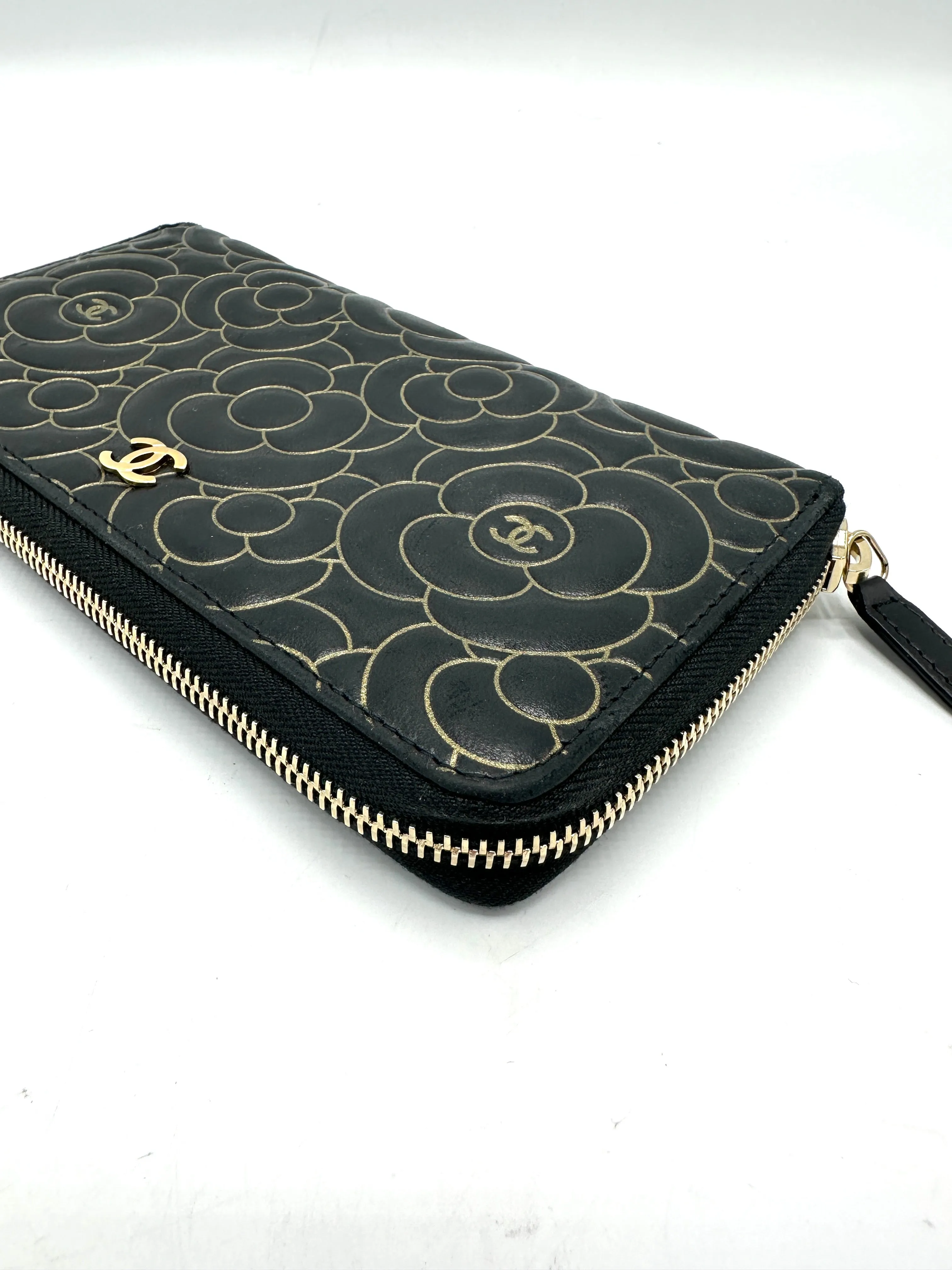 Black Lambskin Gold Border Camelia Flower Zippy Wallet