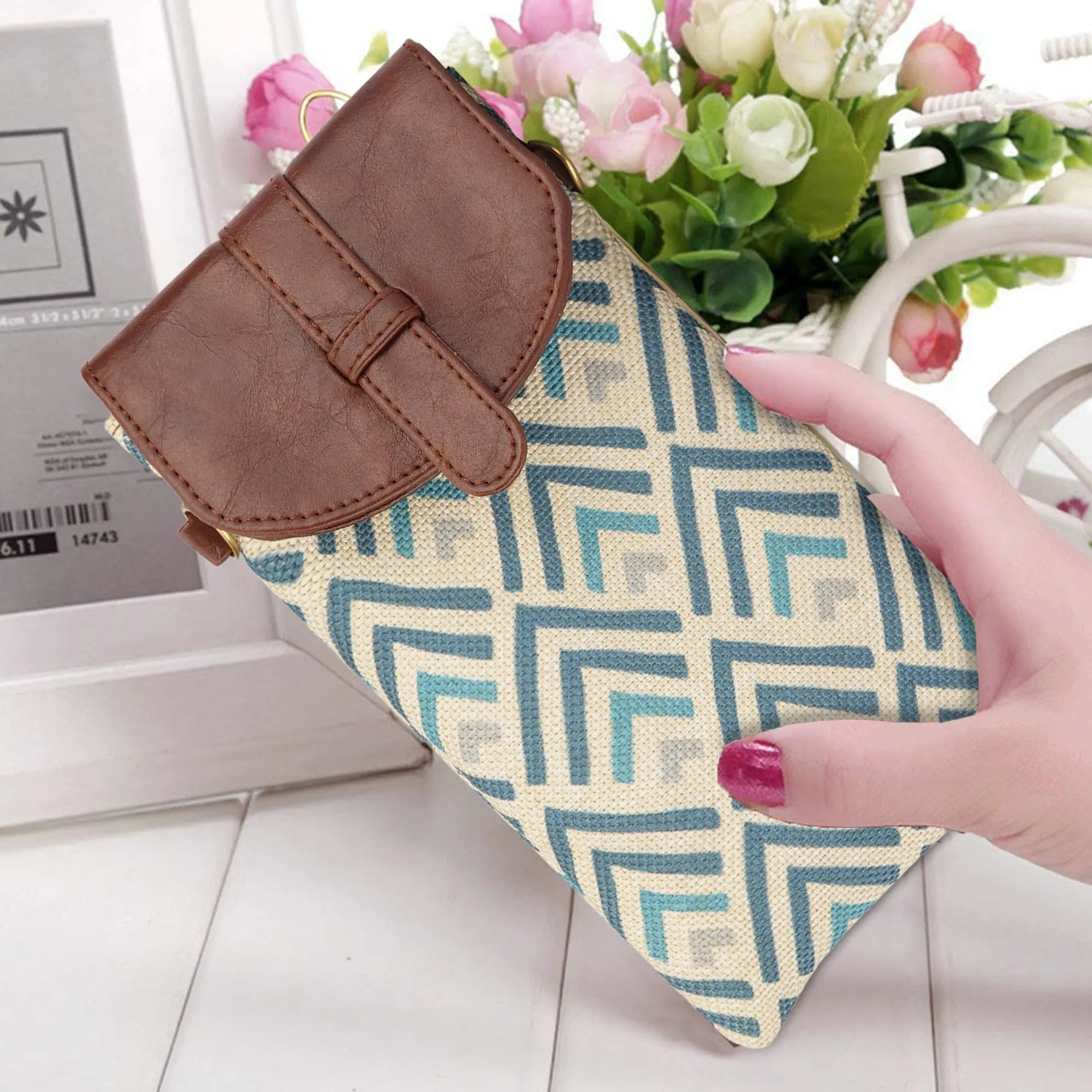 THE CLOWNFISH Flexiflare Series Mobile Sling for Women Printed Handicraft Fabric & Faux leather Casual Ladies Mobile Pouch Crossbody Bag for College Girls (White-Stripes)